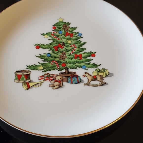 (4) 7 1/2" Christmas Tree🎄 Cake 🎂 🥮 Plates - Picture 3 of 6
